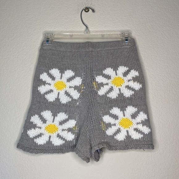 Storia knit Daisy shorts with lining size small zip front - Picture 6 of 6